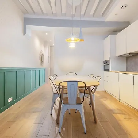 La Rue Apartment *